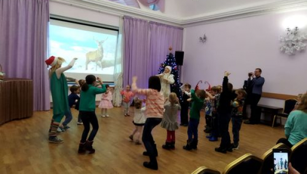 Развлекательная программа "Путешествие в страну Новогодию"